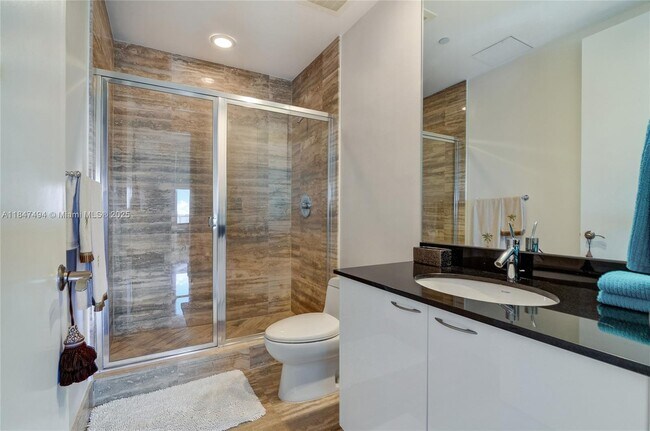 Building Photo - 15901 Collins Ave