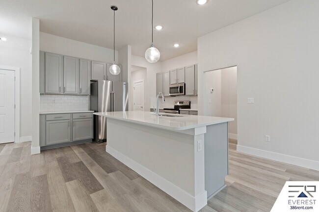 Building Photo - 51 Woodside Dr