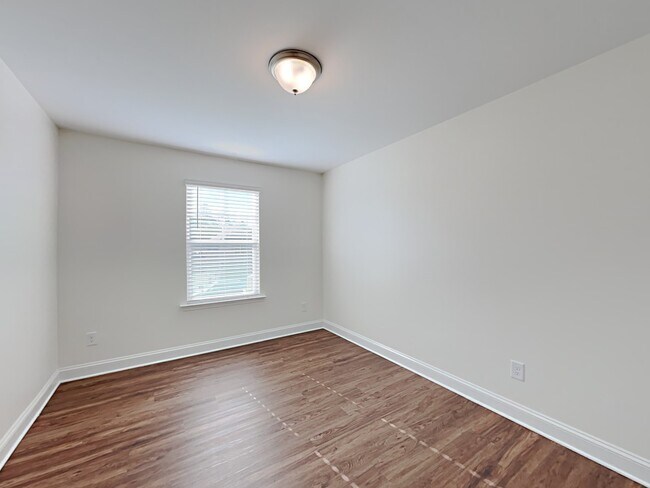 Building Photo - 3216 Oakfields Rd