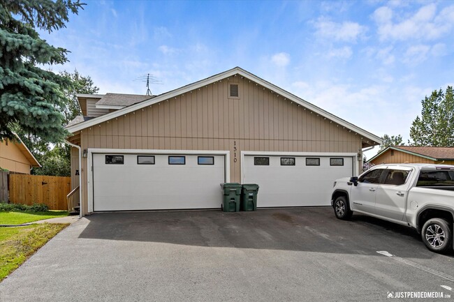 Building Photo - Modern Southside Duplex