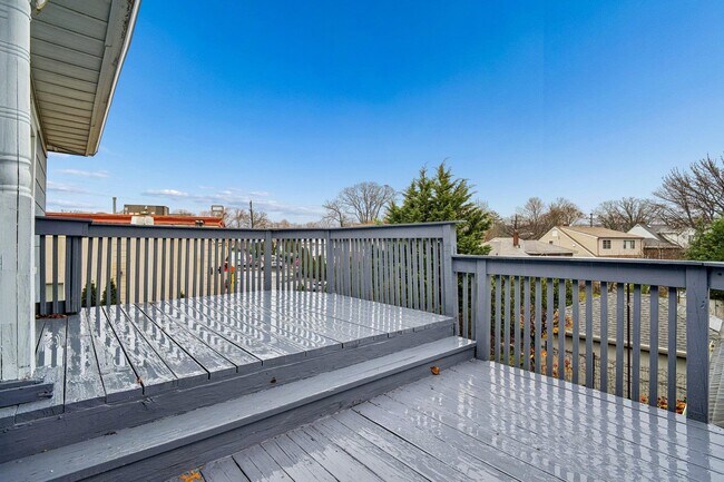 Building Photo - 1154 Anderson Ave