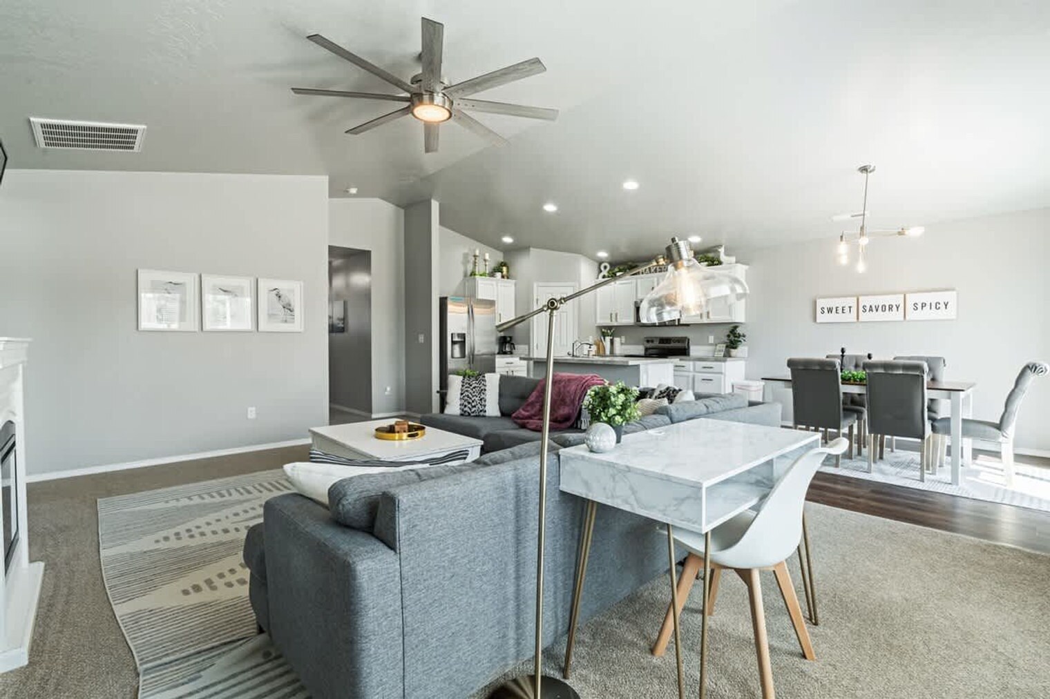 Building Photo - 10569 Cool Springs St