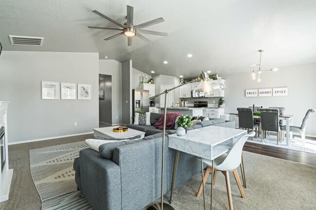 Building Photo - 17541 Mountain Springs Ave