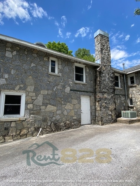 Building Photo - 540 Blythe St