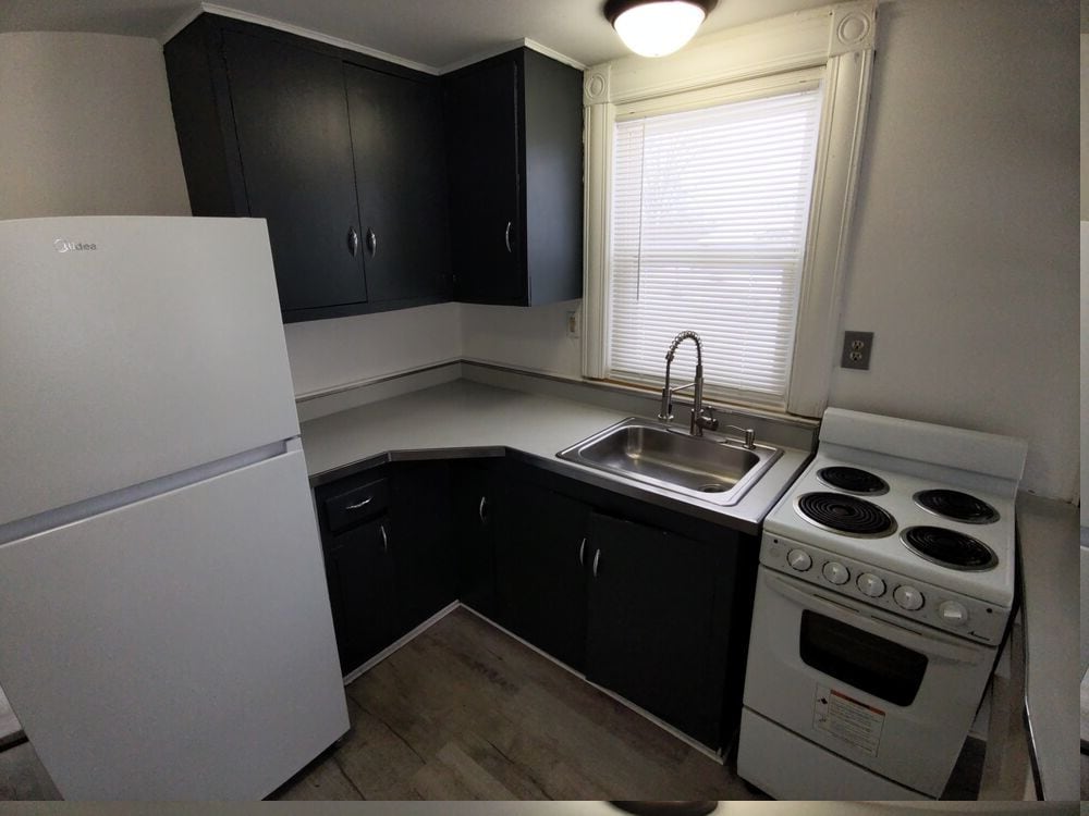 Style E3: 1 bedroom / 1 bath - 21 Depot St