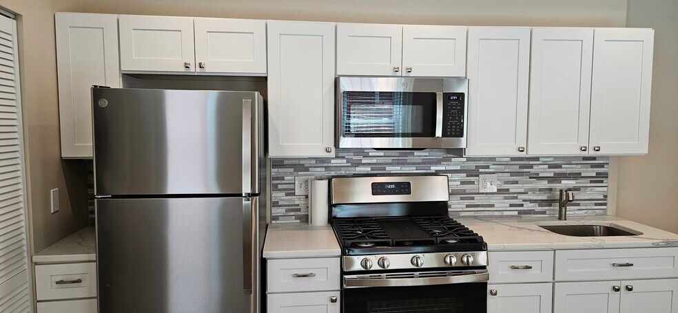 Building Photo - 2016 1st St NW