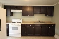 Building Photo - 3 bed -1.5 bath house near GVSU Pew Campus.