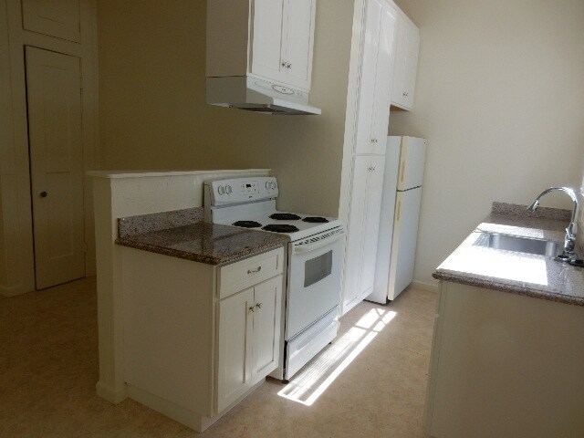 kitchen - 234 Miller Ave