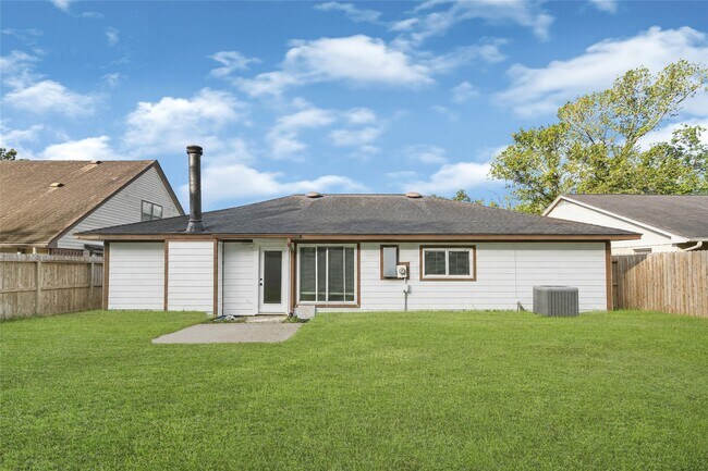 Building Photo - 2239 Pilgrims Point Dr
