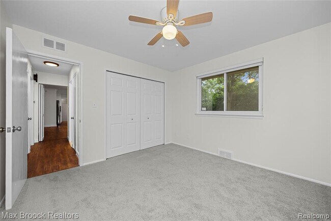 Building Photo - 6695 Lahser Rd