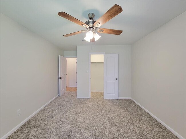 Building Photo - 25911 Maplewood Dr