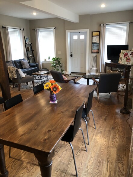 Dining area - 113 S Adams St