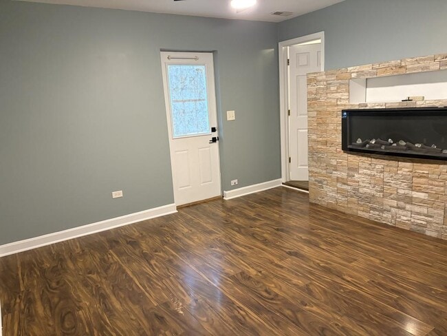 Building Photo - 729 Meeker Ave