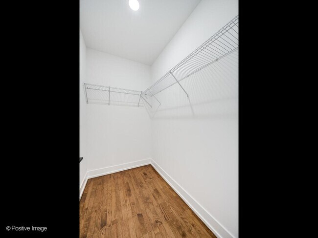 Building Photo - 1633 N Francisco Ave