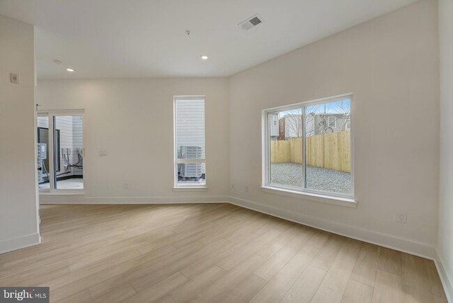 Building Photo - 4200 Lancaster Ave