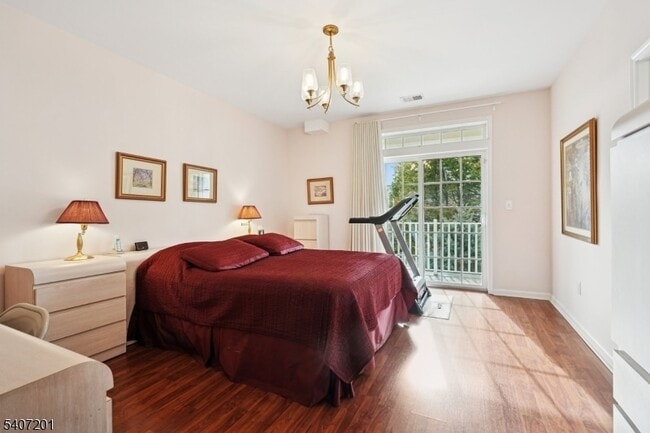 Building Photo - 806 Holly Ln