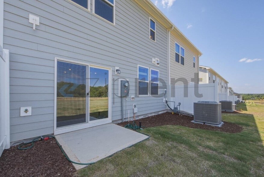 Building Photo - Unit