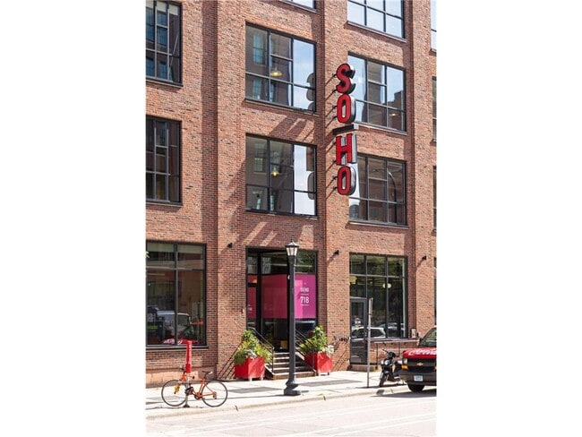 Building Photo - 718 N Washington Ave