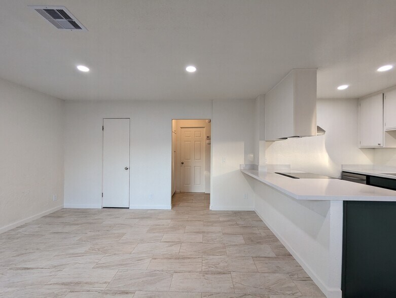 Building Photo - 73443 Catalina Way
