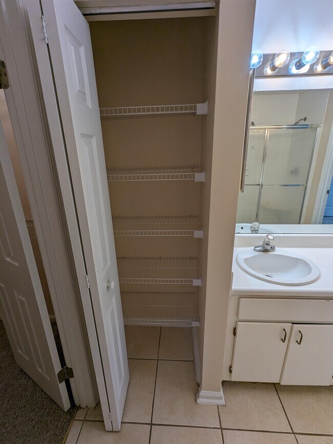 Building Photo - 3412 Daylily Ln