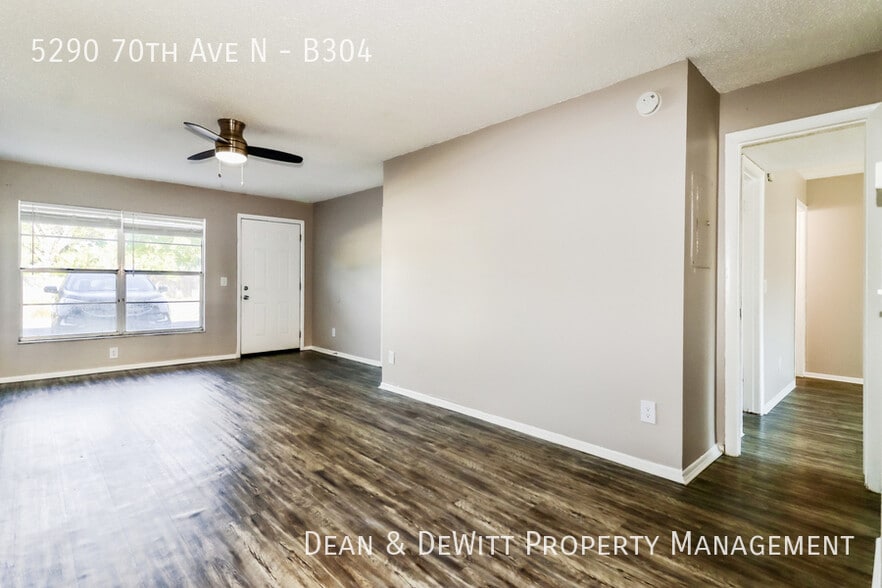 Building Photo - 2 Bed/1 Bath - Unit B304