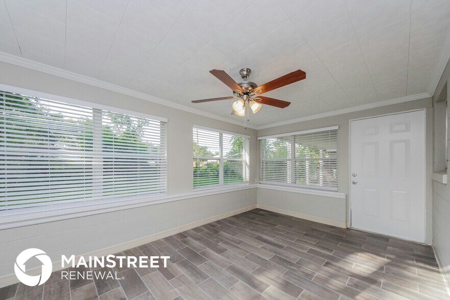 Building Photo - 417 Halsey St