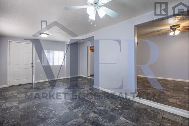 Building Photo - 3Bed/1Bath Home at Mesa/Broadway! $1499 MO...
