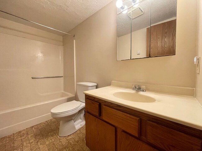 Building Photo - 185 Loudon Rd