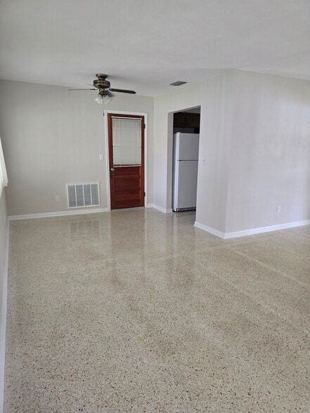 Building Photo - 412 Sunset Rd