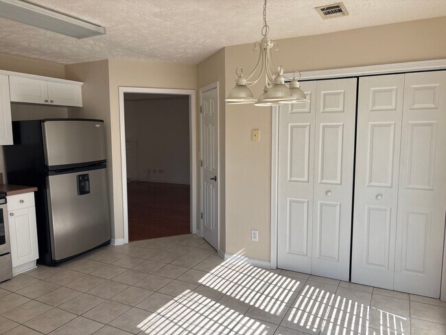 Building Photo - AVAILABLE NOW!