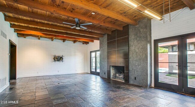 Building Photo - 902 W Verde Ln