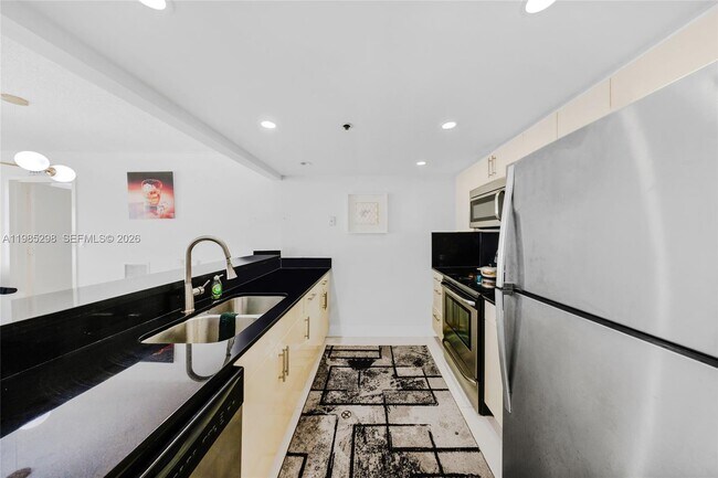 Building Photo - 7601 E Treasure Dr