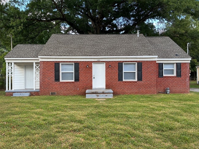 Building Photo - 121 Iris Dr