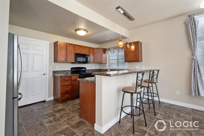 Building Photo - Grand Unit in Salt Lake City!