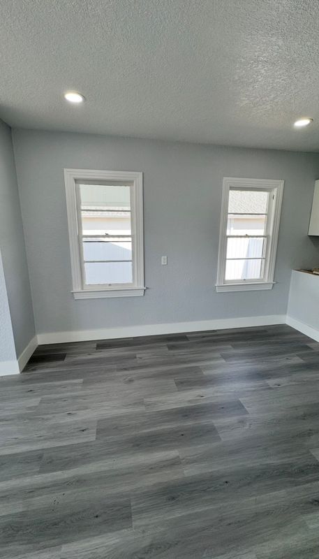 Building Photo - 803 E Cayuga St
