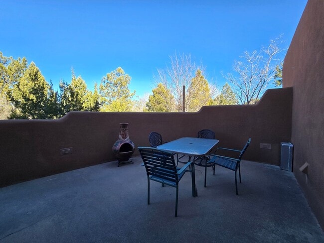 Building Photo - 2835 Don Quixote