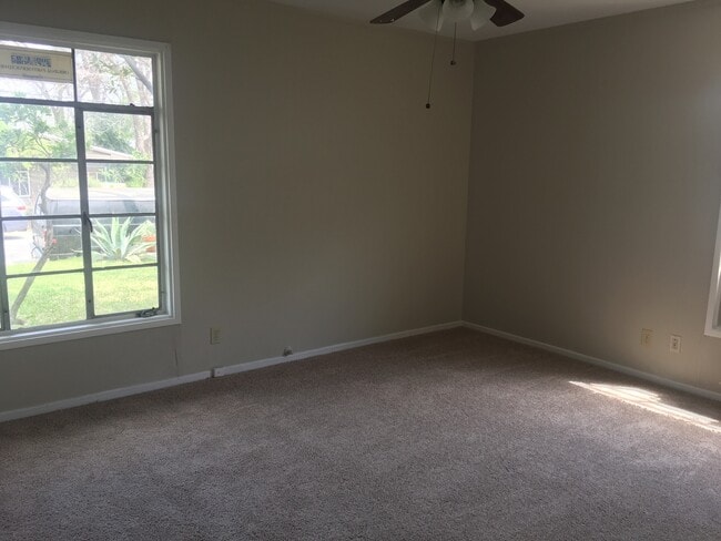 Building Photo - BUNGALOW CLOSE TO ZOLKER PARK