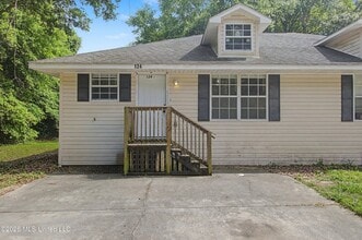Building Photo - 124 30th 1/2 St