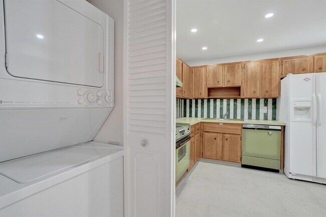 Building Photo - 1360 S Ocean Blvd