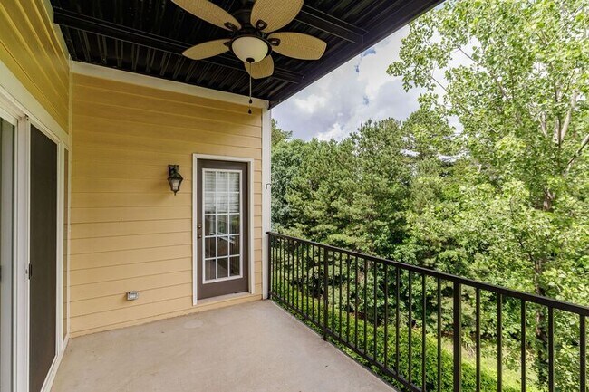 Building Photo - 350 Wood Lake Dr