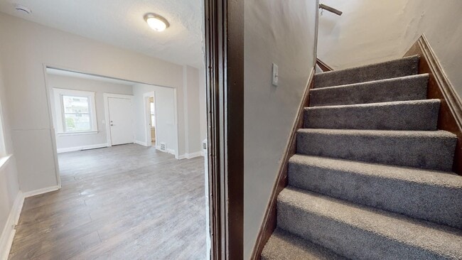 Building Photo - Old Brooklyn - 4 Bedroom Single Family Home