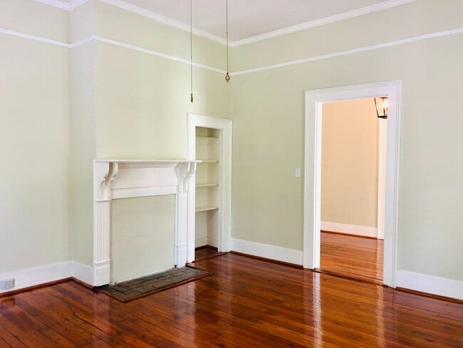 Building Photo - Plum Street-3 bedroom/2 bath home with large rocking chair front porch!