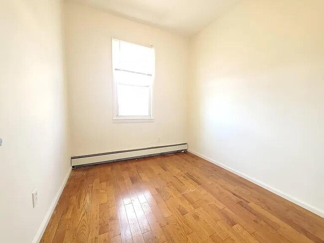 Building Photo - 54 Gates Ave