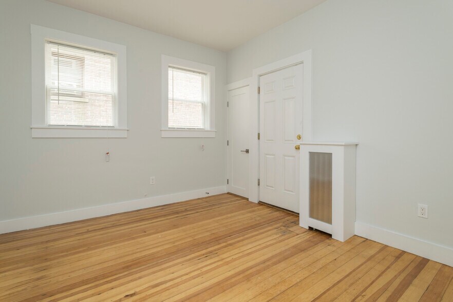 Building Photo - 37 Radnor Rd