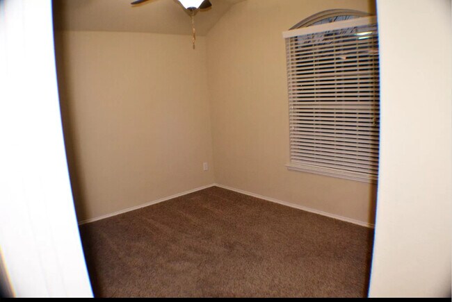 Building Photo - 701 Cheyenne Dr