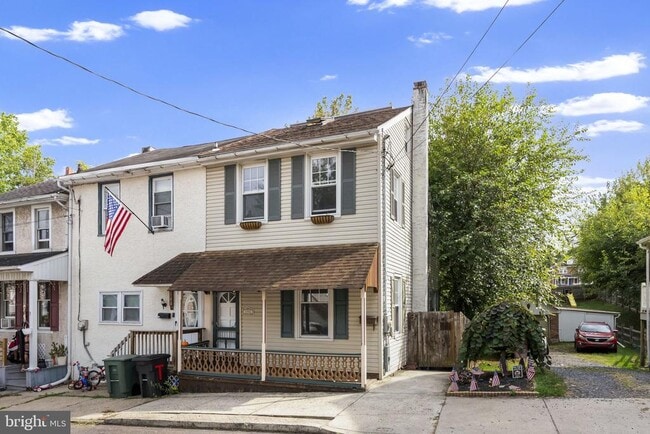 Building Photo - 146 Hall St