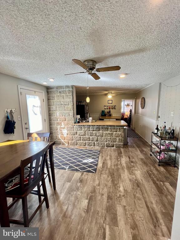 Building Photo - 125 Maple St