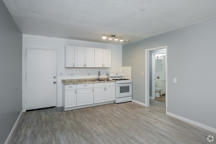 1BR, 1BA - 500SF - Kitchen - Hudson Ridge Apartments