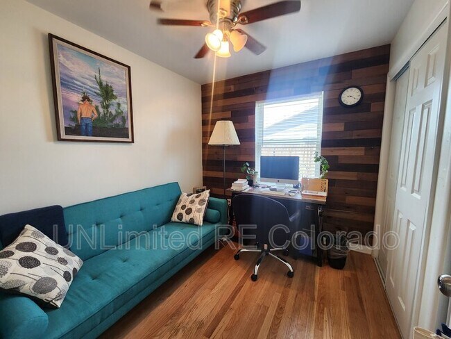 Building Photo - 945 N Paris St