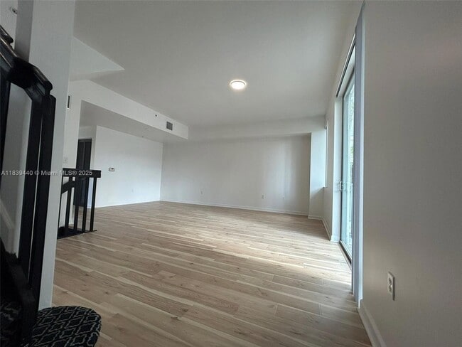 Building Photo - 2142 Van Buren St